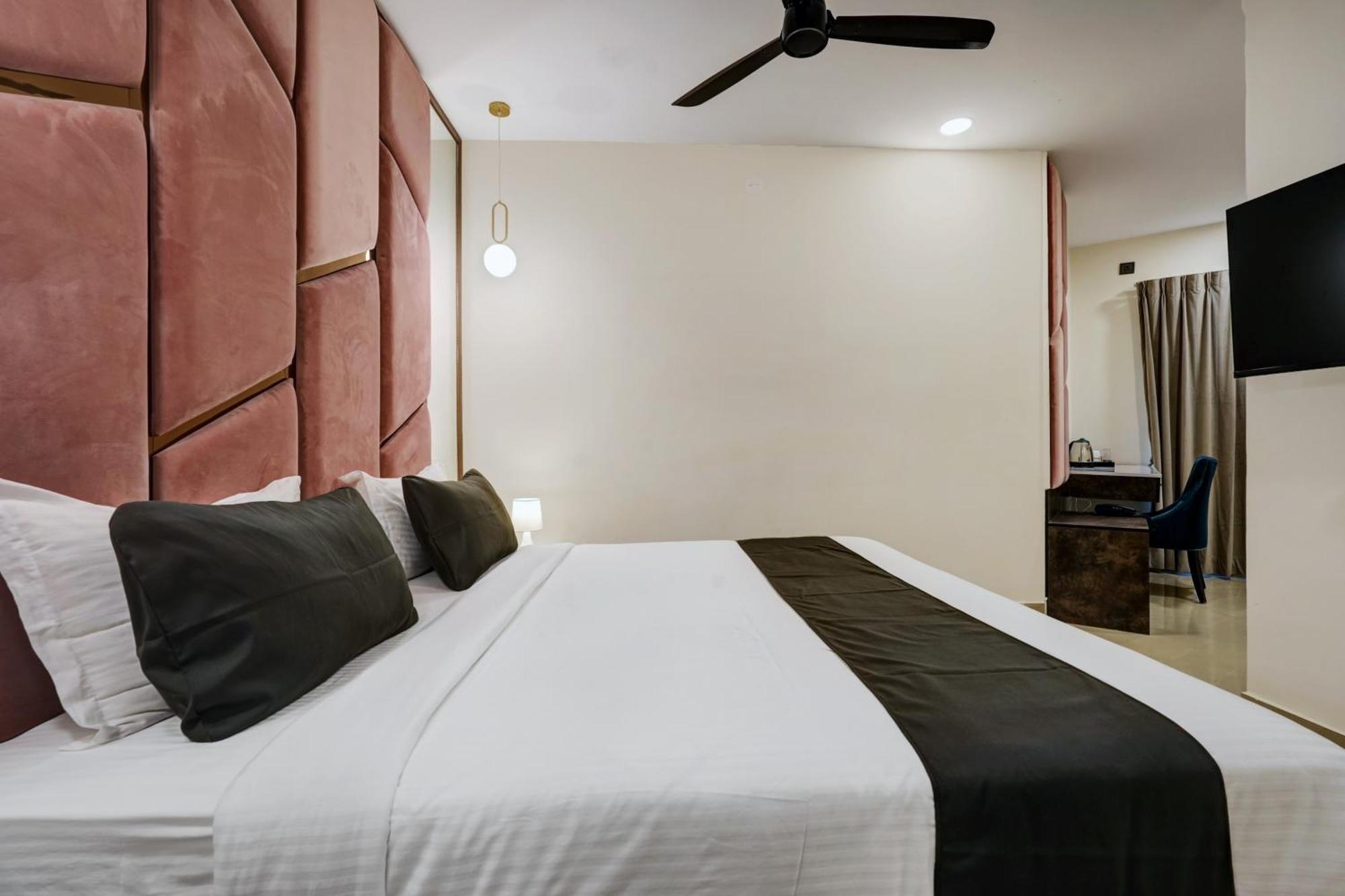 Astra Hotels & Suites - Koramangala Bangalore Extérieur photo